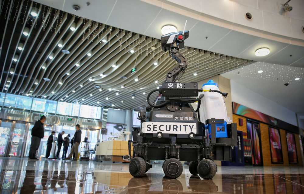 安防巡检机器人、机械臂咖啡机器人……百余台机器人冬奥会上岗