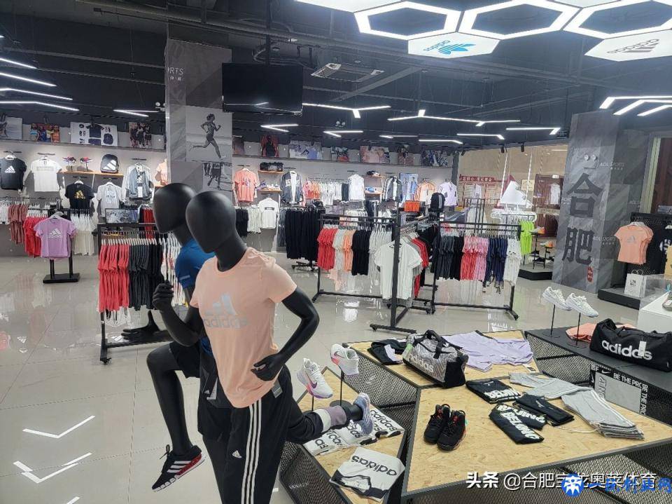 耐克阿迪达斯折扣店加盟：10多万能开折扣店吗？