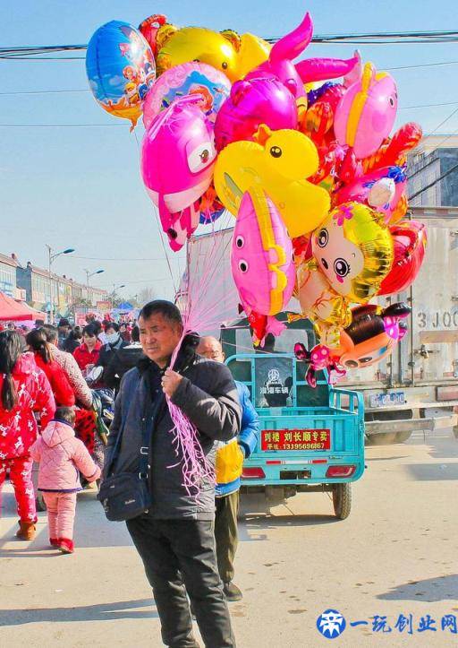 疫情后鼓励摆地摊，实拍农村大集8种赚钱地摊生意，看哪样适合你