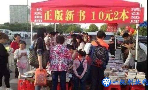 摆地摊赚钱你永远不知道多么暴利，卖这些产品可月赚5万