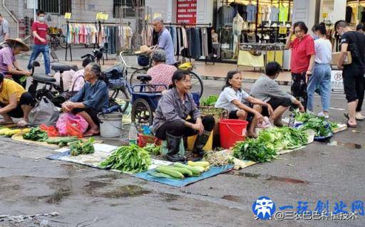 地摊经济很火，农民摆地摊卖什么比较好？