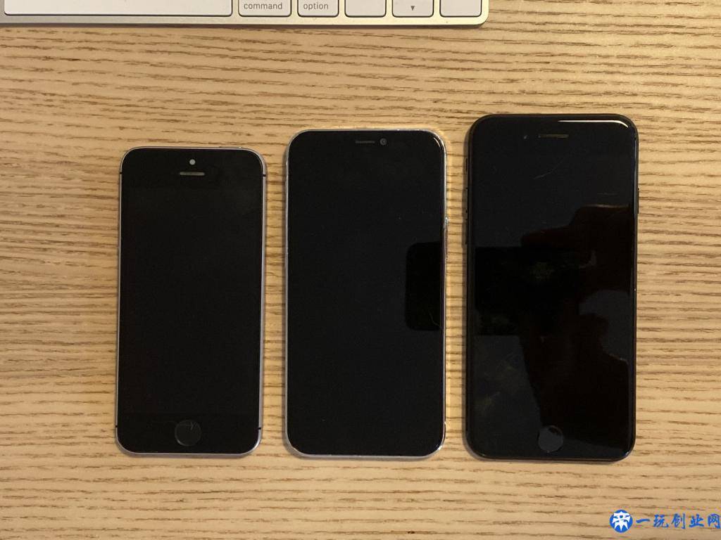 5.4寸iPhone12实机模对比4.7寸苹果7：竟小了一圈