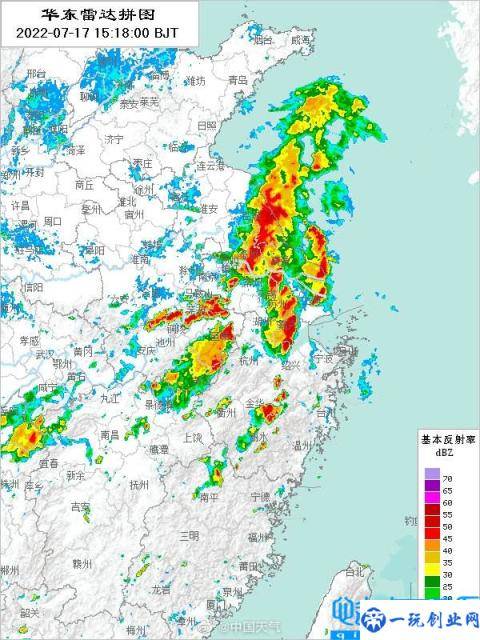 暴雨突袭上海堪比台风过境：树木被狂风吹倒 气温暴跌10度