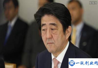 安倍头发为什么剃光,为啥安倍送医时盖蓝布