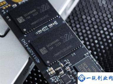 难怪PCIe4.0SSD需要散热器实测后真相大白