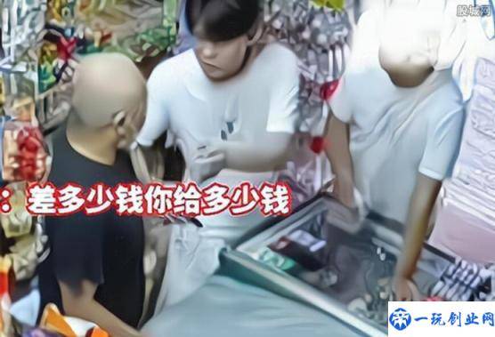 男子买水未付款还打店主(店主儿子踹其腿两人均被拘引争议)