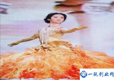 盘点历届金鹰女神：刘亦菲经典李小璐土气，唐嫣大气热巴靠颜值撑