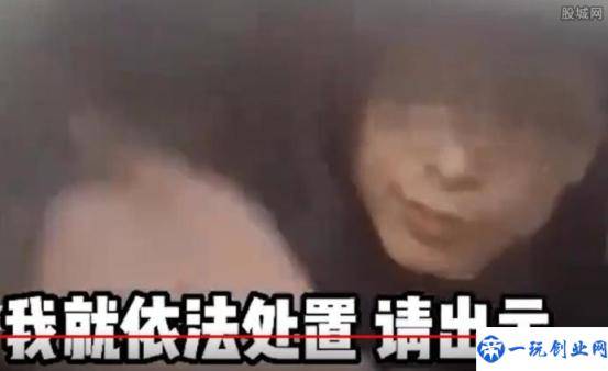 被家暴丈夫强压上车女子路遇交警哭喊“救命”(随后一幕太给力)