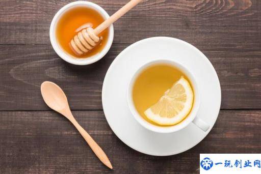吃什么能快速解酒？医生提醒：茶和蜂蜜都没用，3招才科学有效