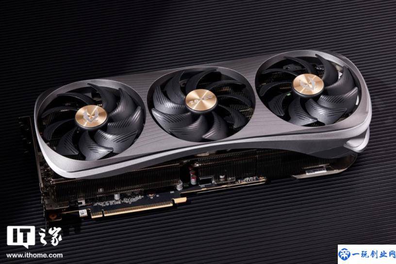 【站长吧开箱】索泰 GeForce RTX 4090 AMP EXTREME AIRO 显卡图赏(方正当道时代的圆润设计)