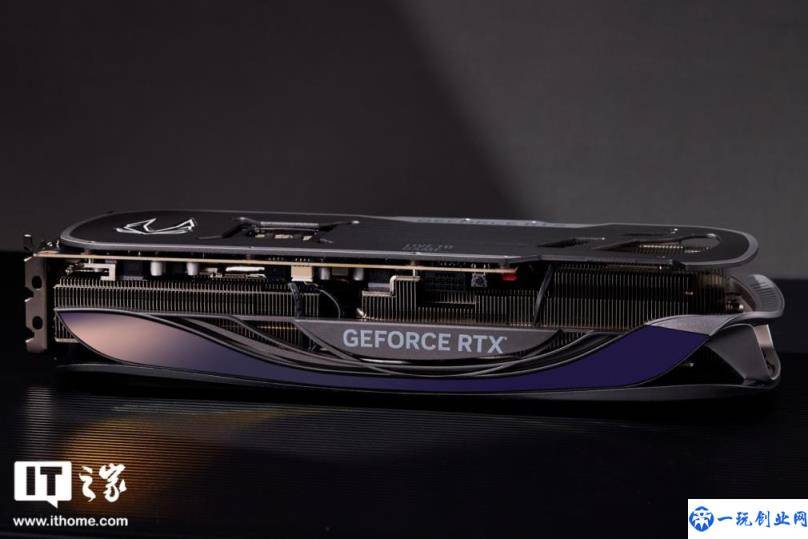 【站长吧开箱】索泰 GeForce RTX 4090 AMP EXTREME AIRO 显卡图赏(方正当道时代的圆润设计)