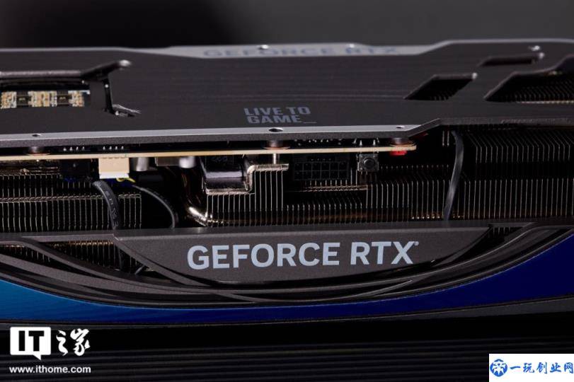 【站长吧开箱】索泰 GeForce RTX 4090 AMP EXTREME AIRO 显卡图赏(方正当道时代的圆润设计)