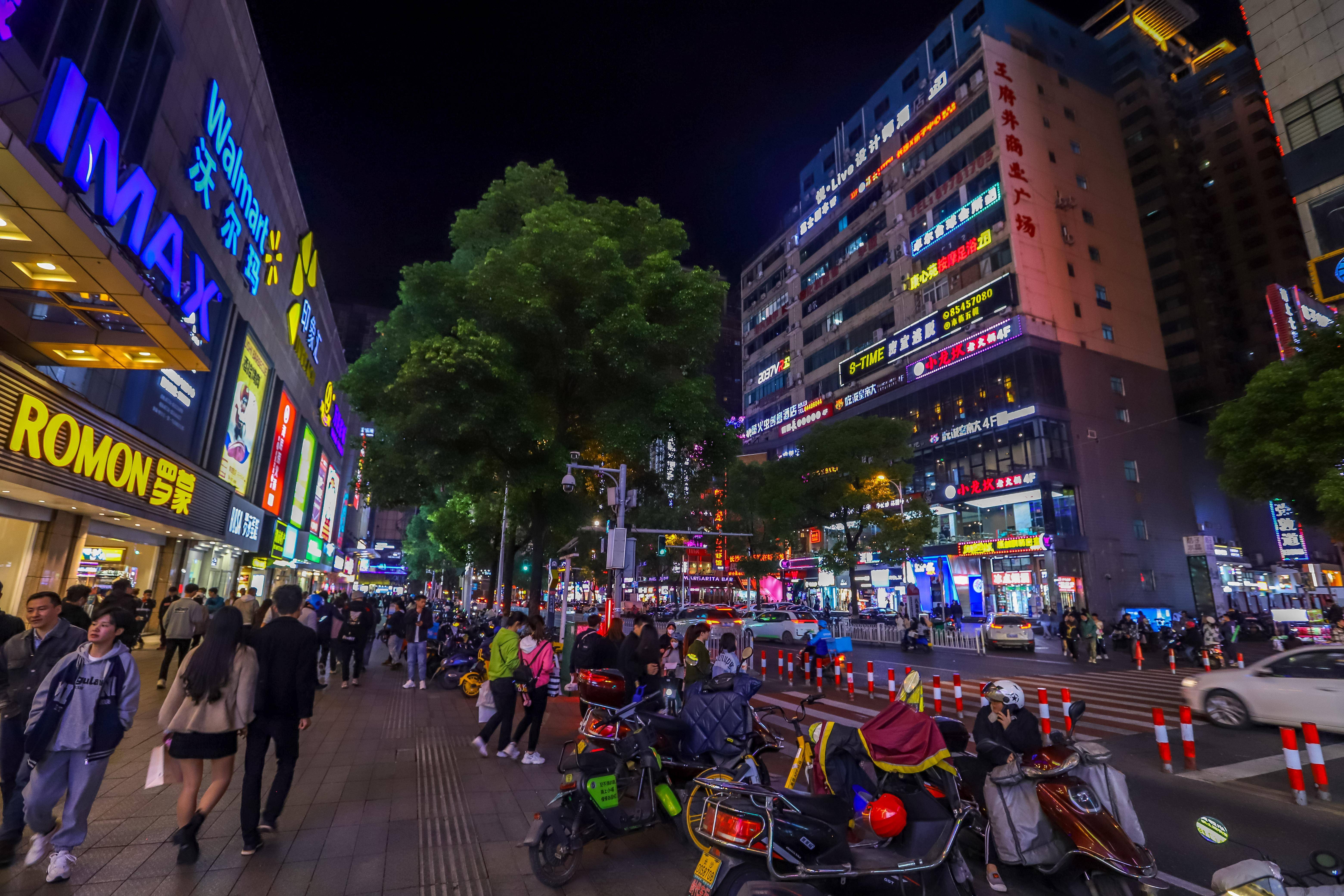 湖南长沙小吃一条街在什么地方（长沙市最有名的小吃街）