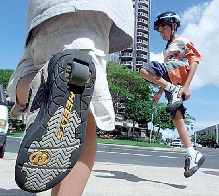 heelys什么意思(一鞋两用的暴走鞋)