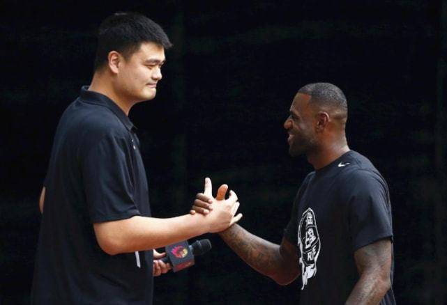 姚明多高真实身高体重(2米26的姚明体型在NBA属于什么级别)