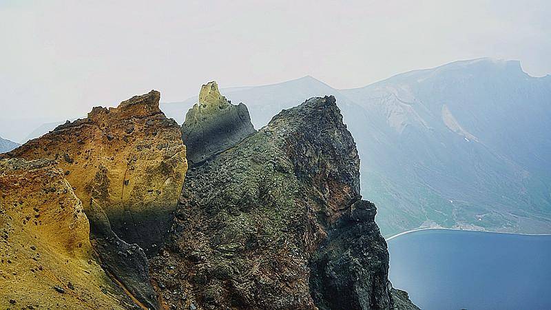 峰峦雄伟的意思是什么(描写山的词有哪些)