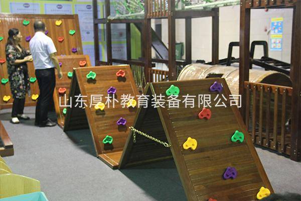 幼儿园户外体育器械种类(幼儿园户外大型玩具有哪些)