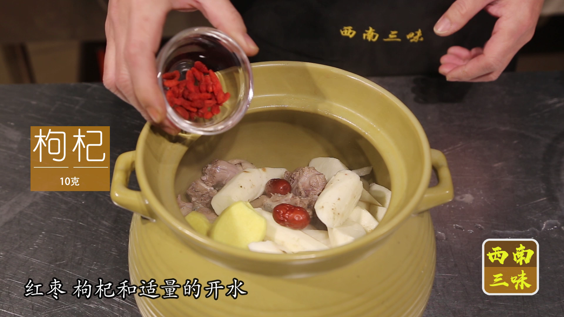 水鸭煲汤用什么材料好(春季水鸭跟什么煲汤最佳)