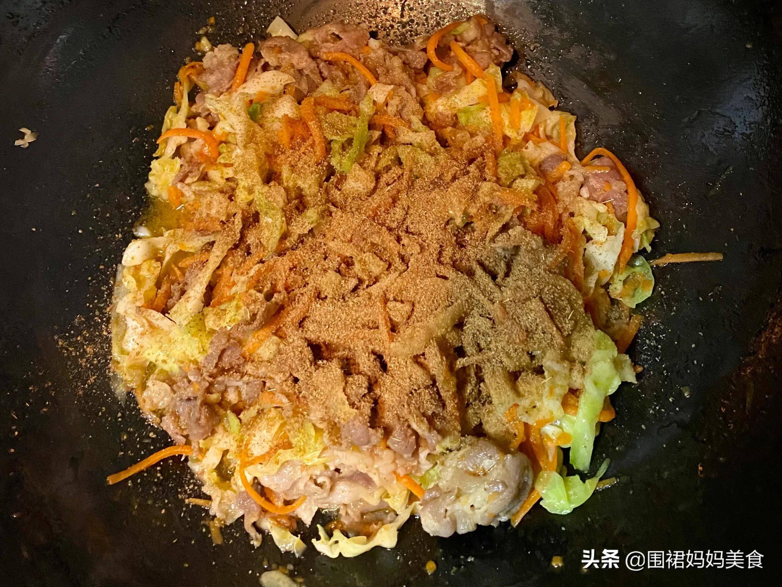 羊肉卷哪种做法最好吃(羊肉卷怎么炒好吃又简单)