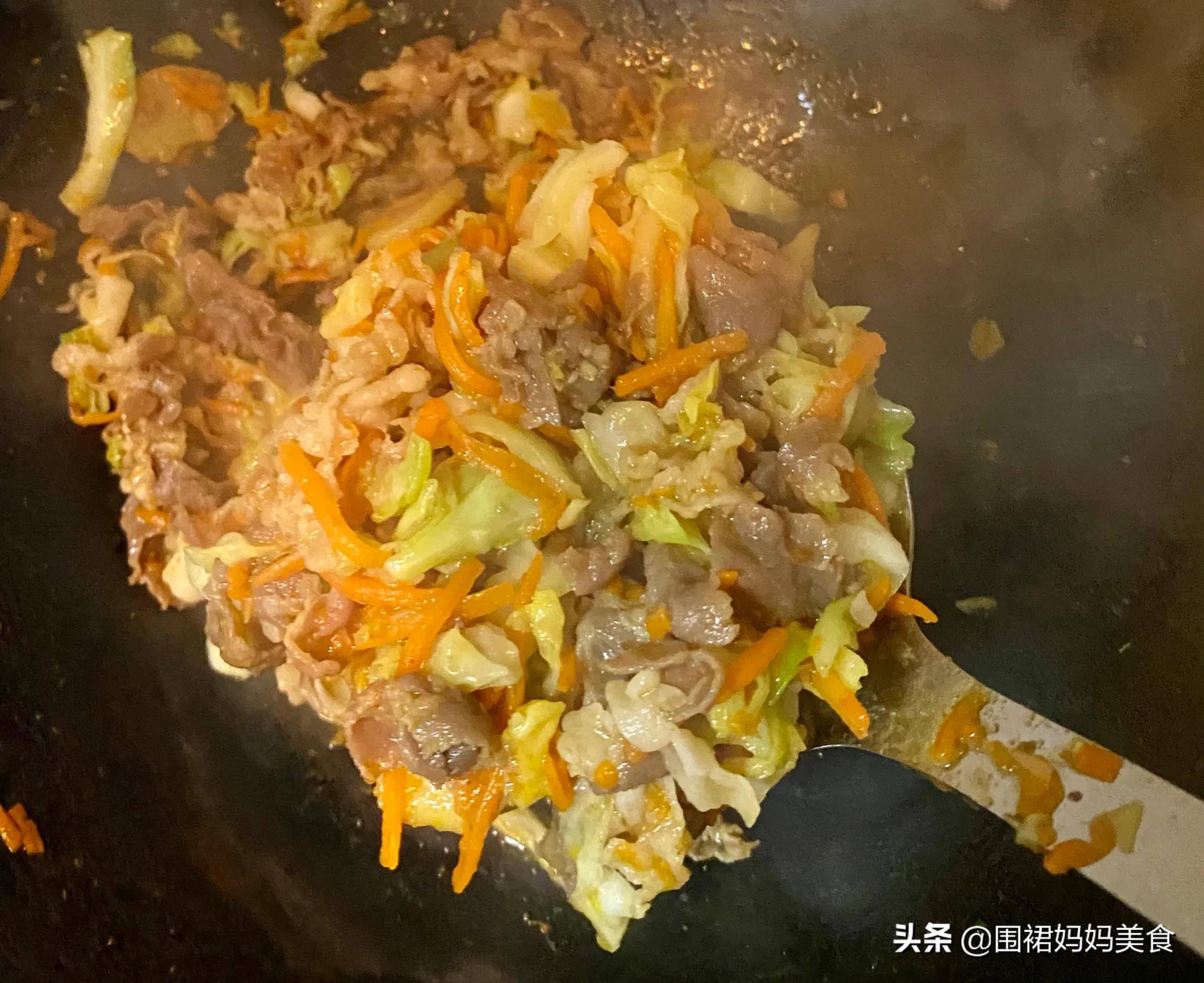 羊肉卷哪种做法最好吃(羊肉卷怎么炒好吃又简单)