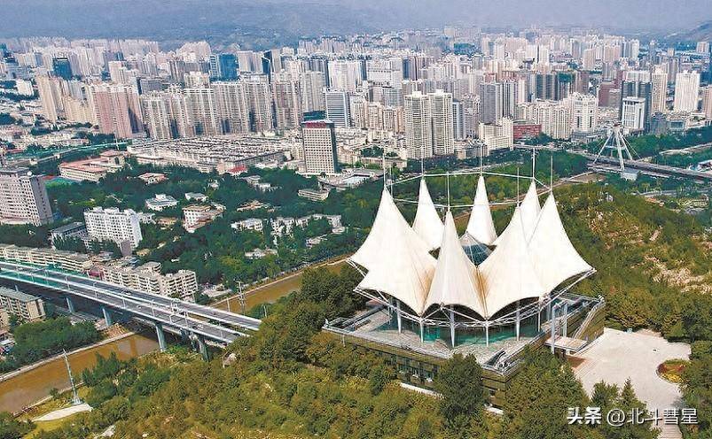 青海旅游景点大全推荐(青海十大必玩景点)