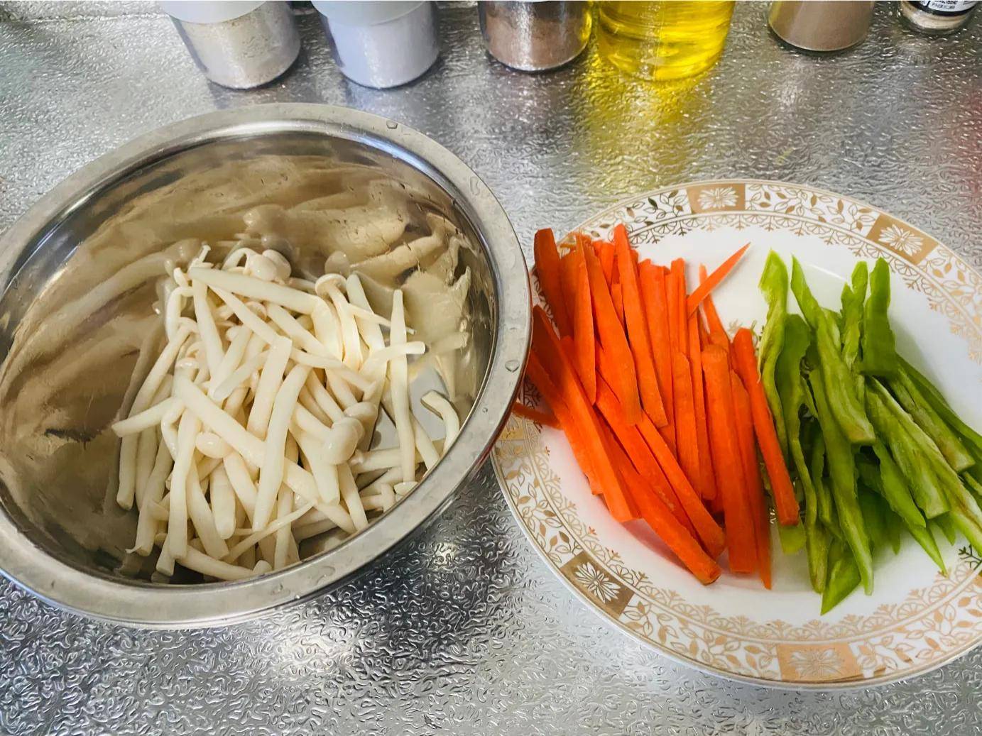 海鲜菇的十种最佳吃法(海鲜菇和什么搭配最好吃)